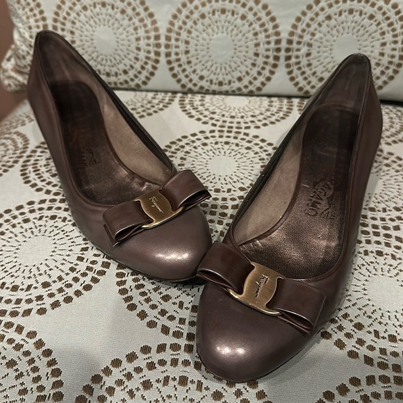 Salvatore Ferragamo Vera Pumps size 8 - Picture 1 of 7